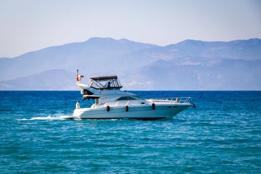 Ultimate Guide to Yacht Activities: Luxury, Adventure, and Relaxation at Sea